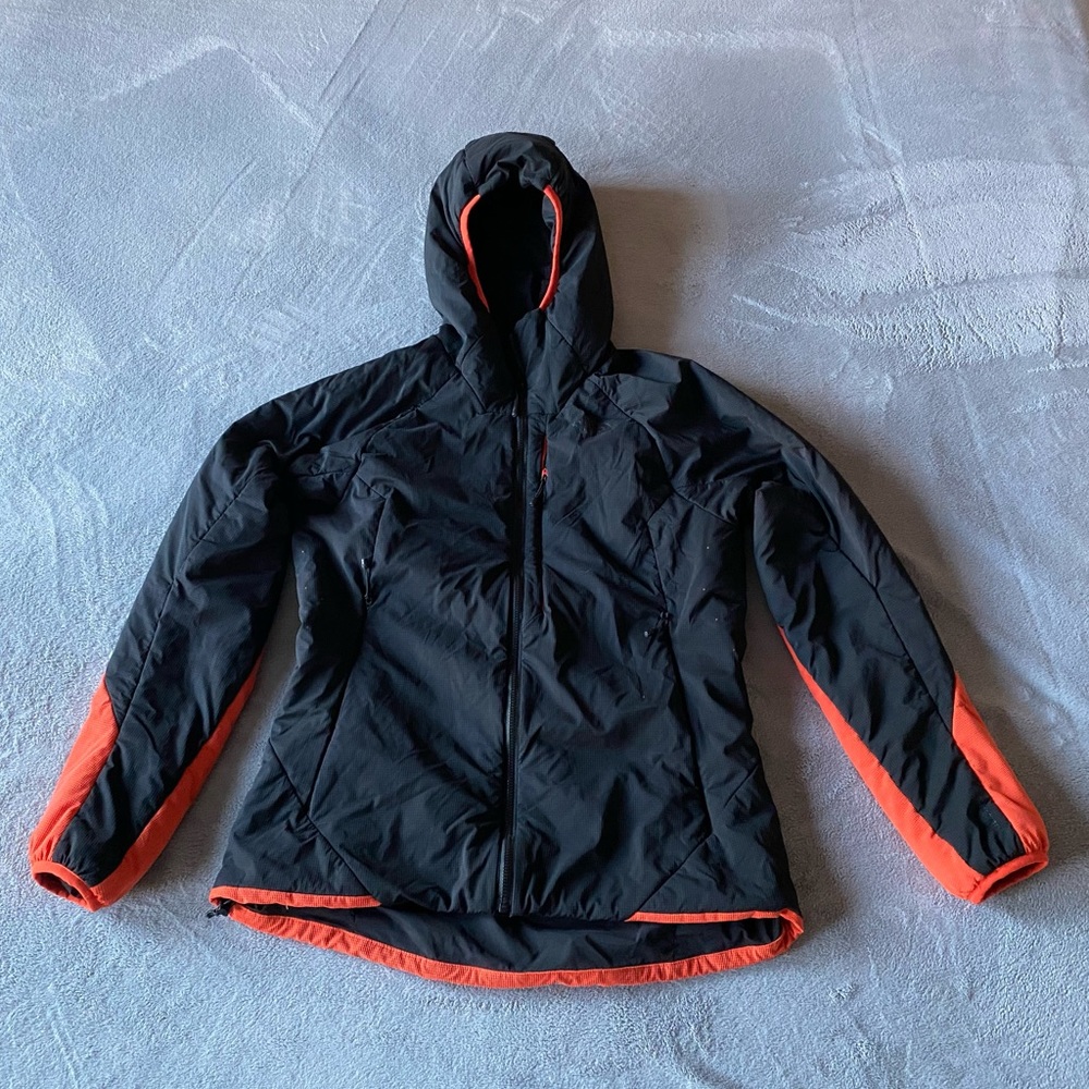Women’s North Face orange and black lightweight puffer